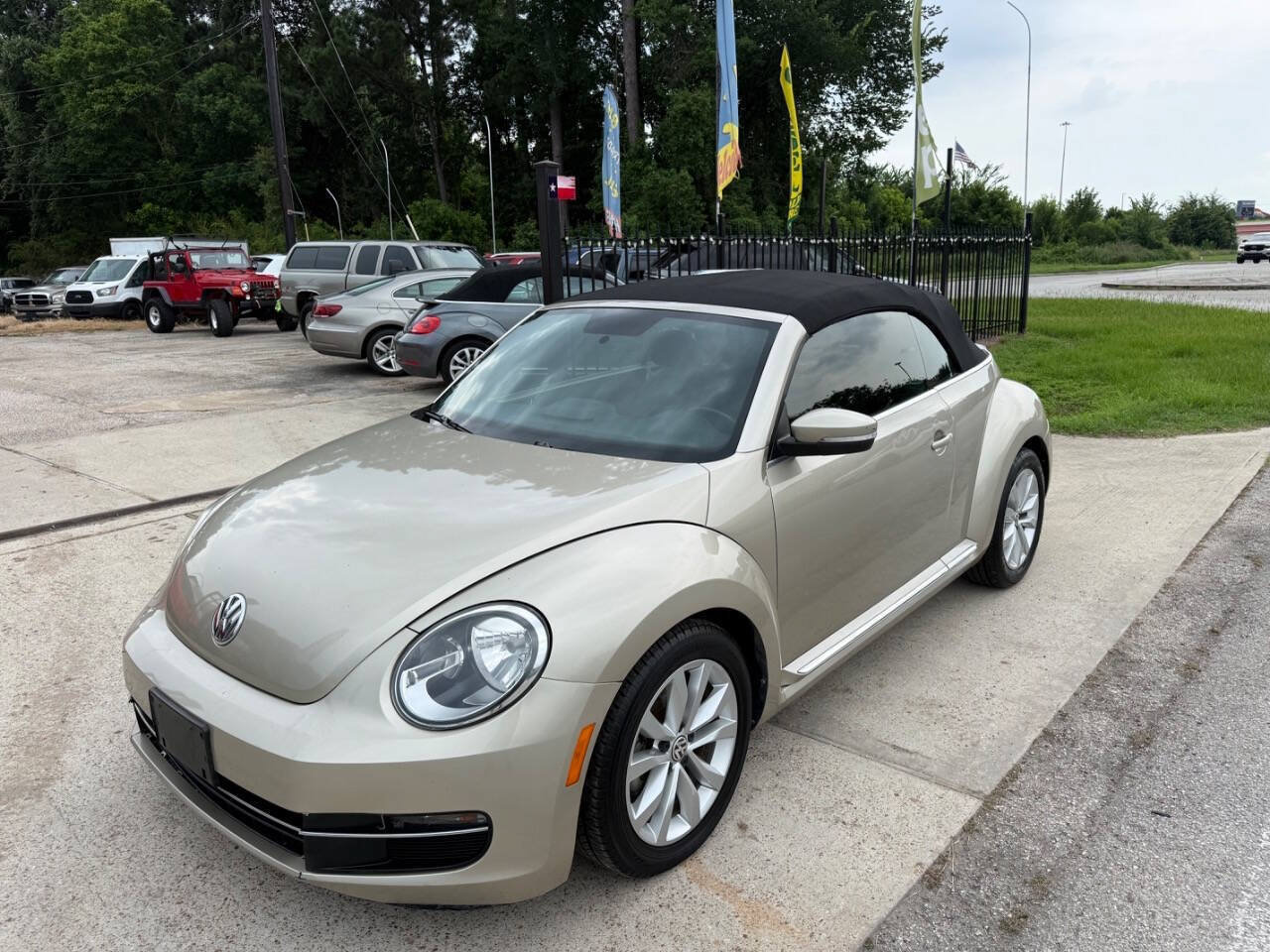 Used 2013 Volkswagen Beetle TDI FWD image 3