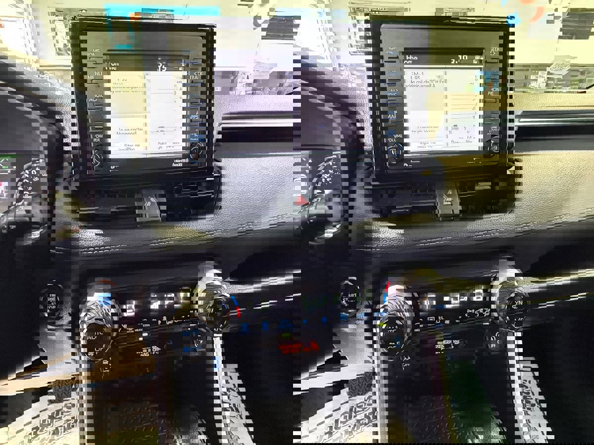 Used 2022 Toyota RAV4 XLE image 23