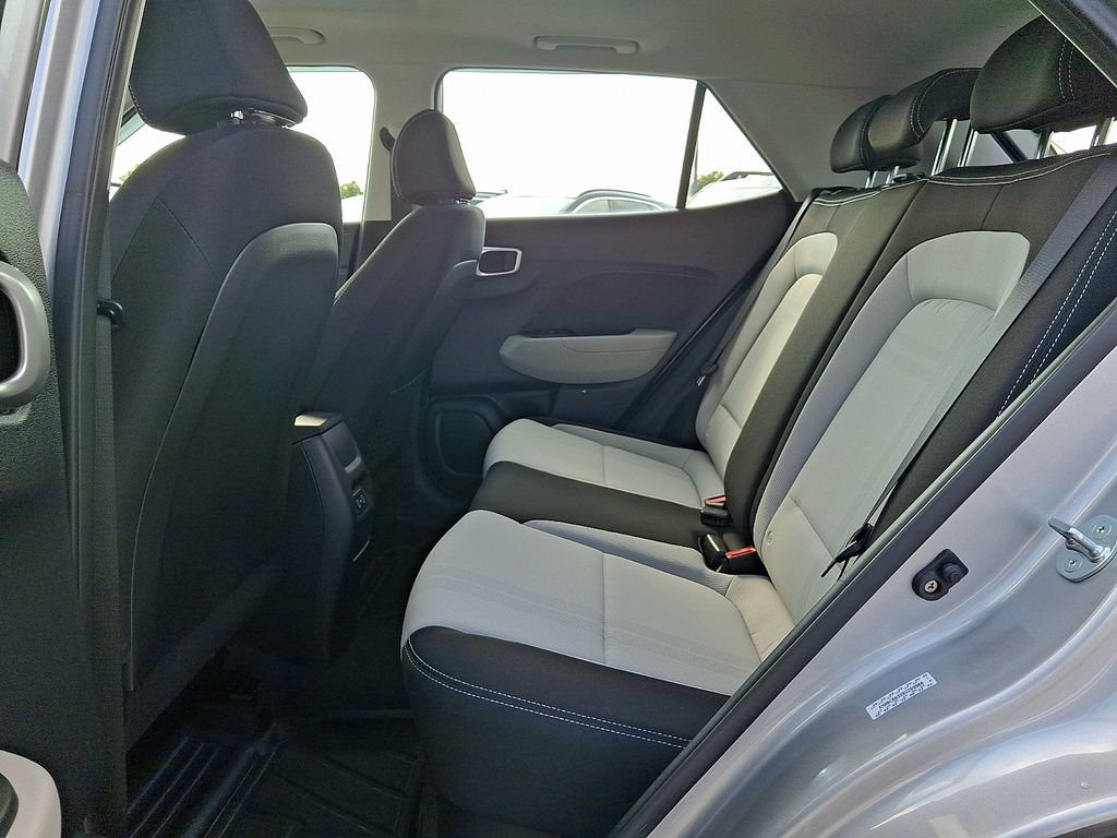 Used 2024 Hyundai Venue SEL FWD image 10