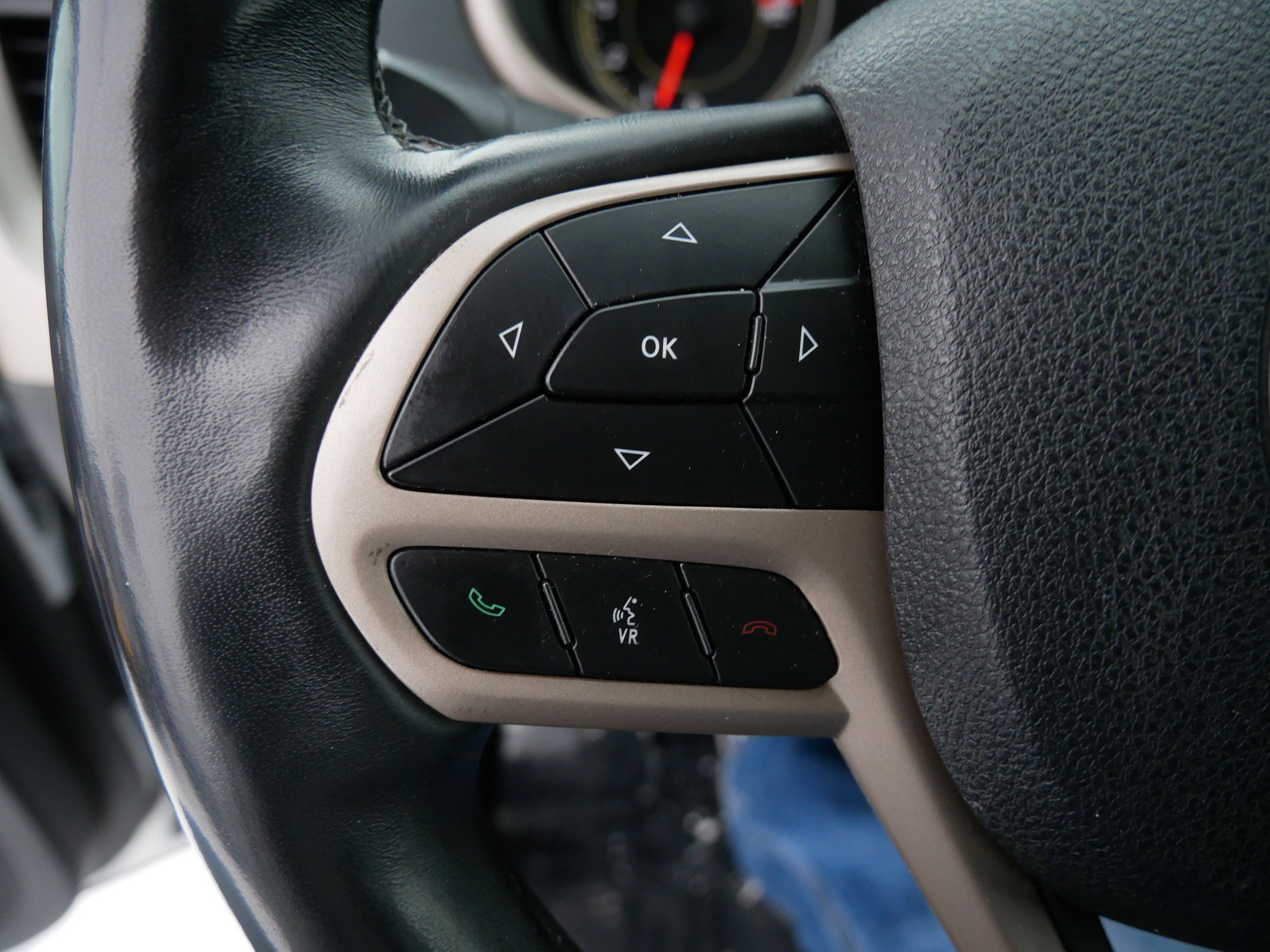 Used 2018 Jeep Cherokee Limited image 27