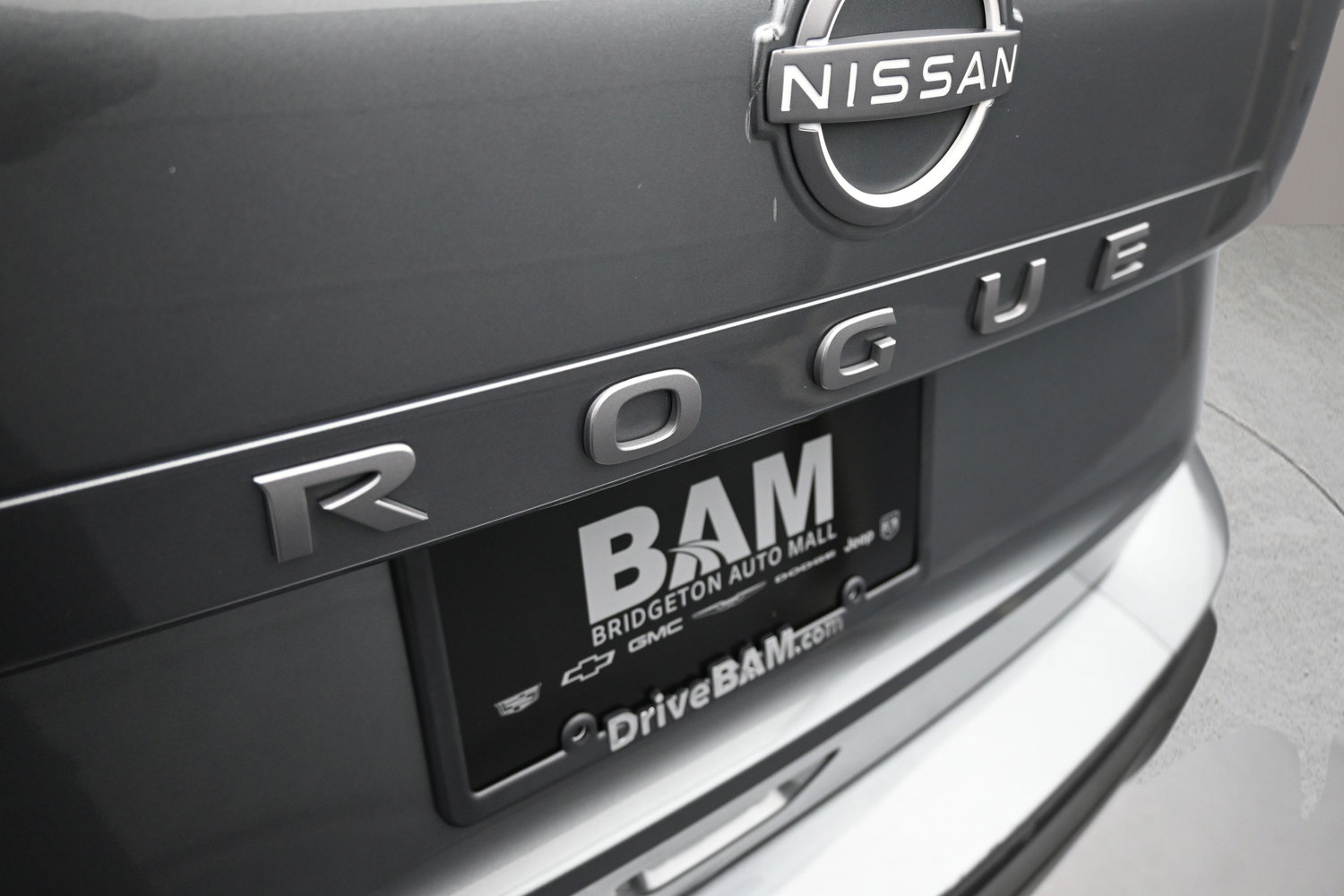 Used 2024 Nissan Rogue S FWD image 27