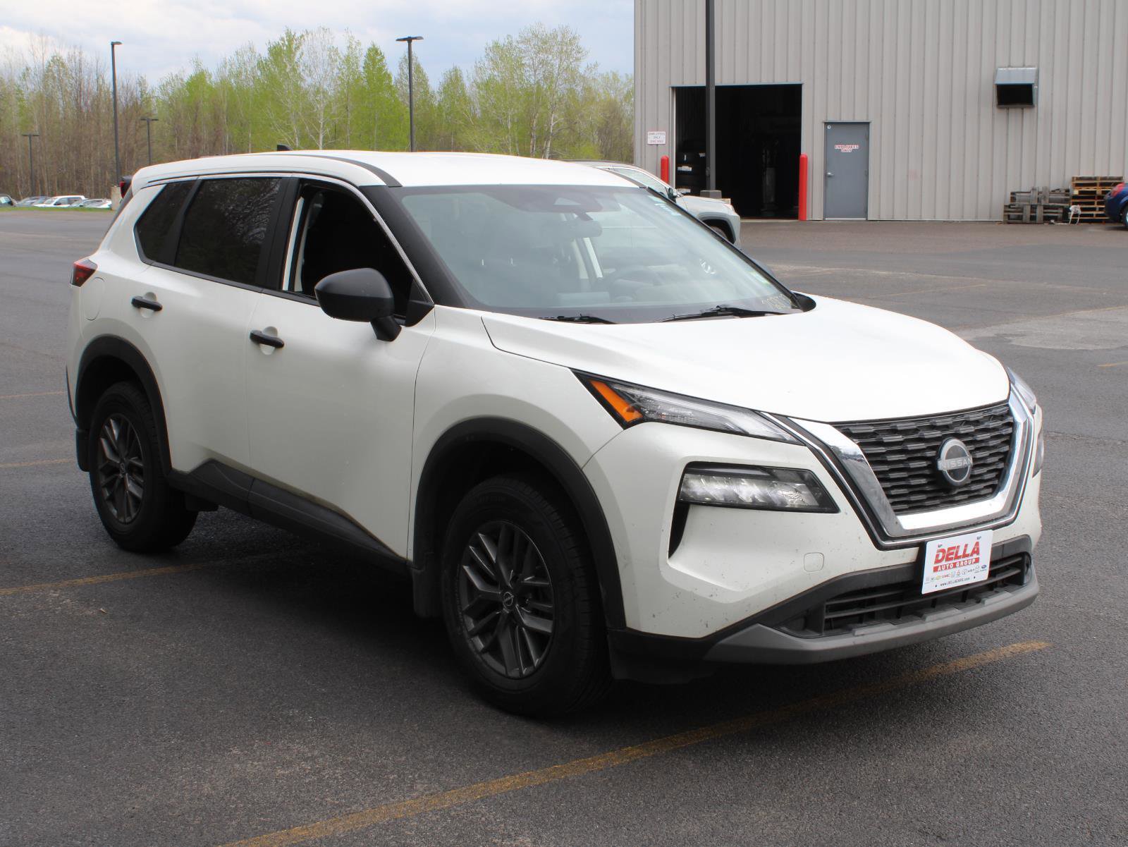 Used 2023 Nissan Rogue S AWD/4WD image 3