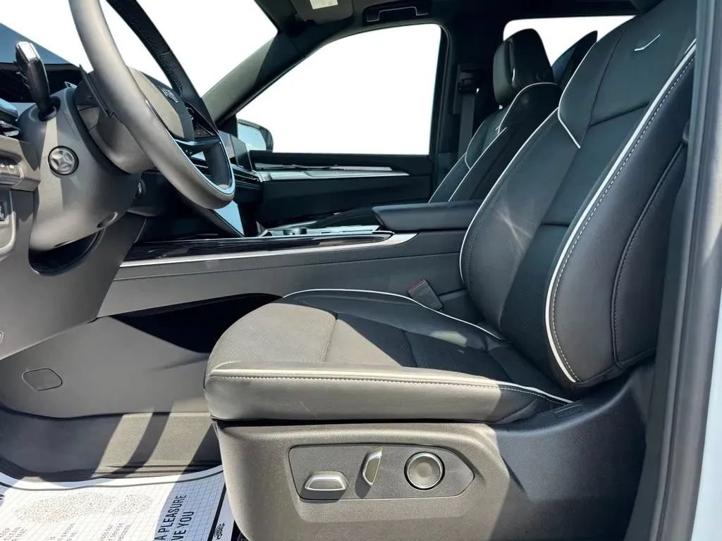 New 2026 Cadillac Escalade Sport w/ Touring Package AWD/4WD image 9