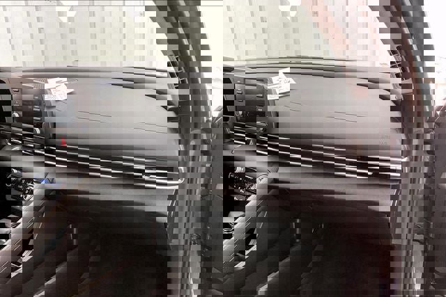 Certified 2023 Hyundai Elantra SEL image 17