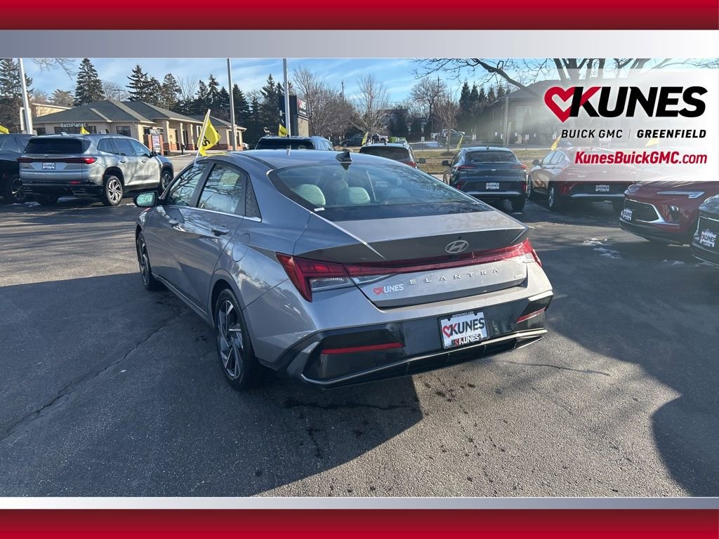 Used 2025 Hyundai Elantra Limited FWD image 8