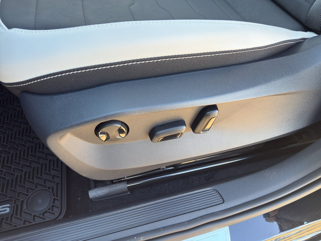 New 2026 Volkswagen Taos SE FWD image 11