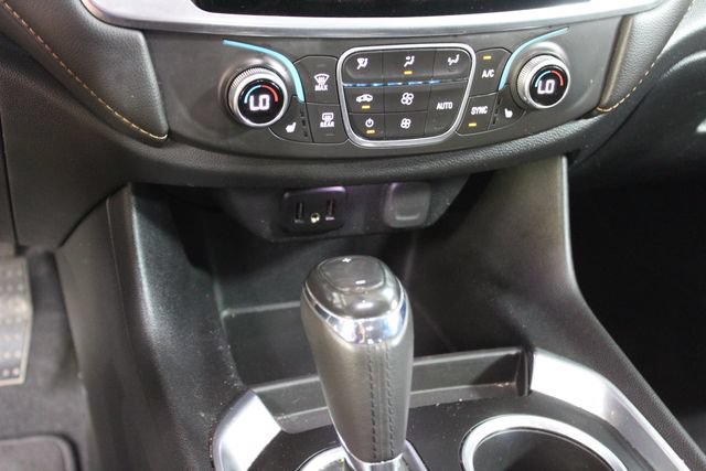 Used 2020 Chevrolet Traverse LT FWD image 19