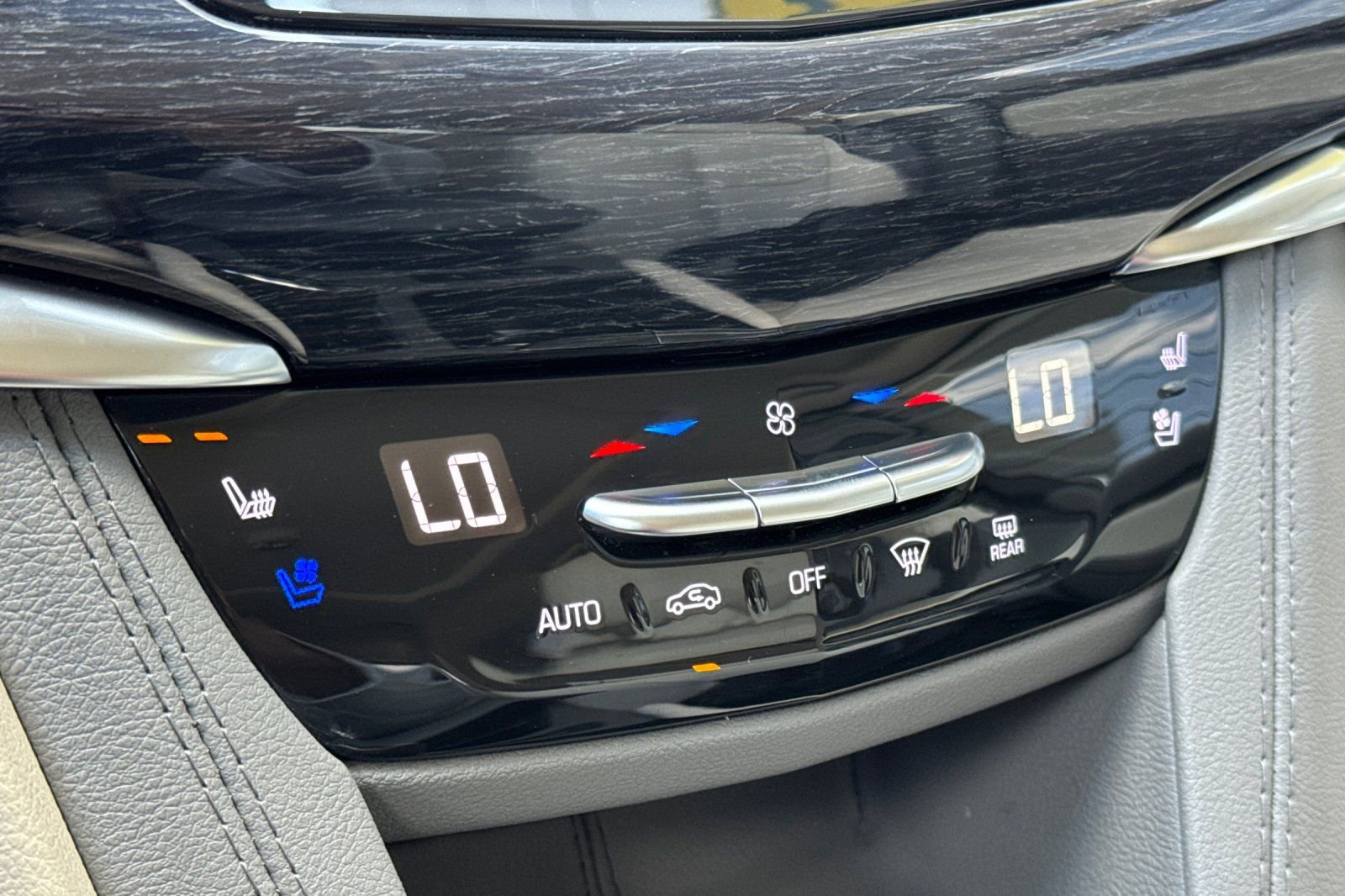 Used 2024 Cadillac XT6 Premium Luxury w/ Technology Package image 25