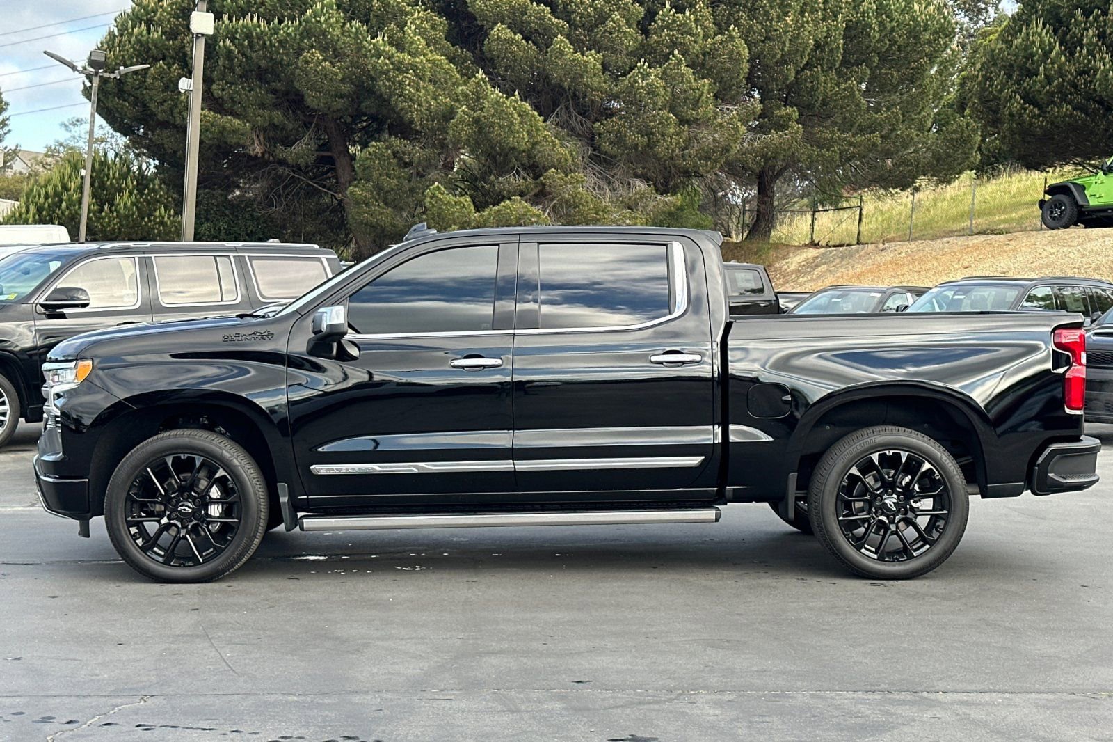 Used 2024 Chevrolet Silverado 1500 High Country w/ Technology Package image 8