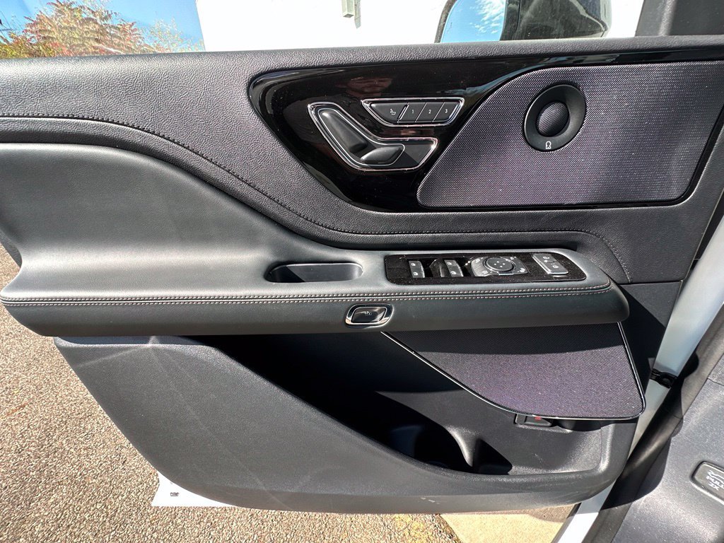 New 2026 Lincoln Aviator AWD image 18