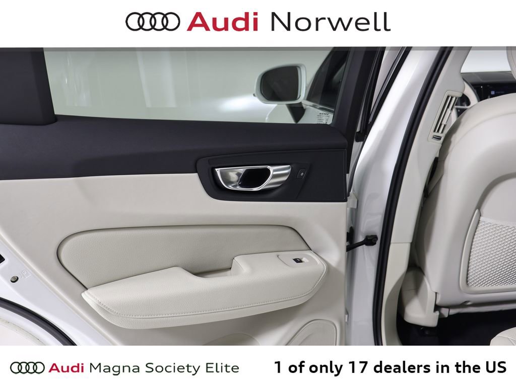 Used 2022 Volvo XC60 B5 Momentum w/ Climate Package image 22