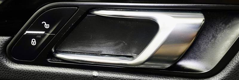 Used 2018 Porsche Macan AWD/4WD image 14