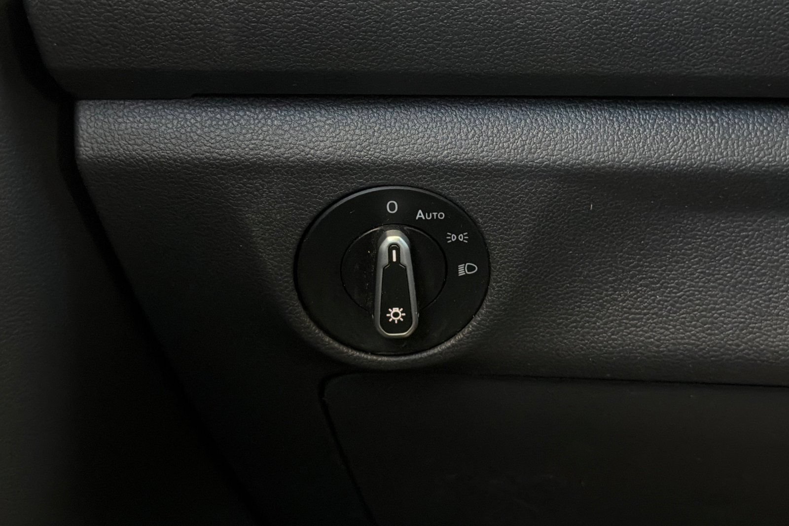 Used 2021 Volkswagen Jetta SE FWD image 28