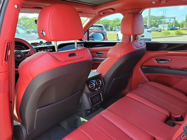 Used 2022 Bentley Bentayga image 11