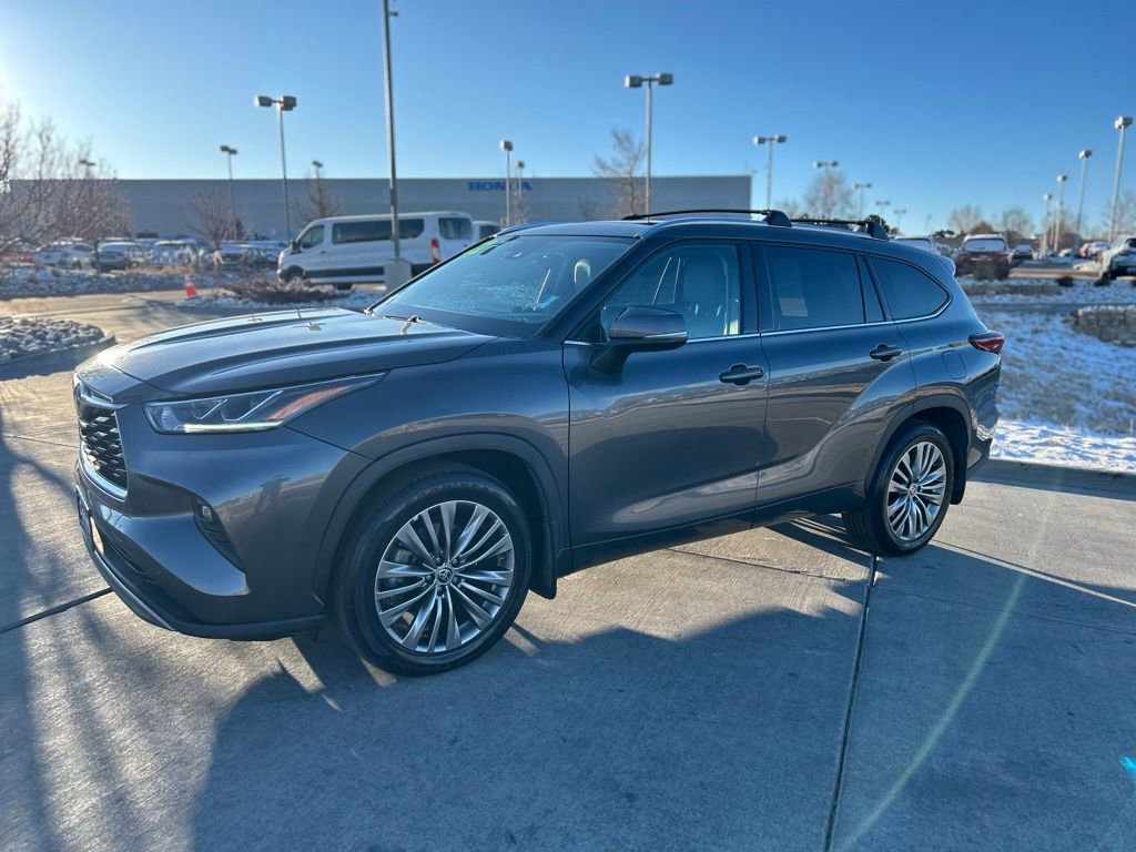 Used 2022 Toyota Highlander Platinum image 3