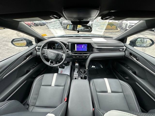 Used 2025 Toyota Camry SE image 12