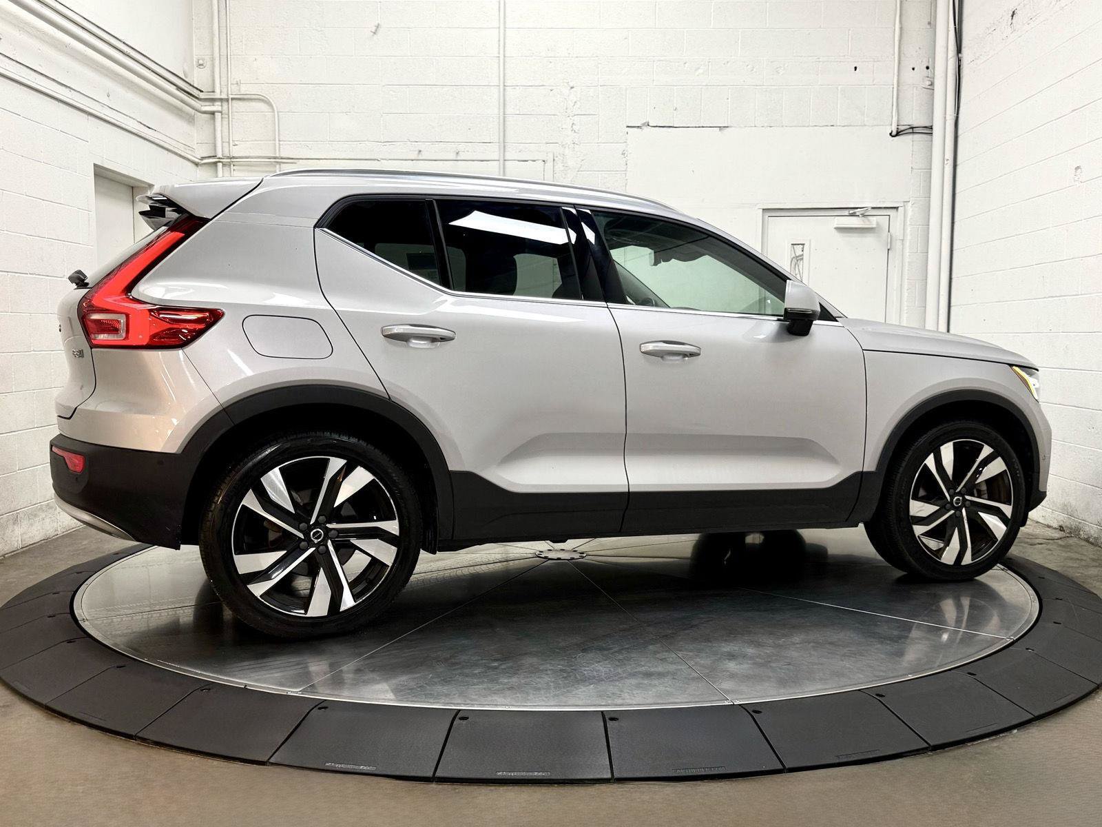 Used 2023 Volvo XC40 B5 Plus w/ Protection Package Premier AWD/4WD image 7