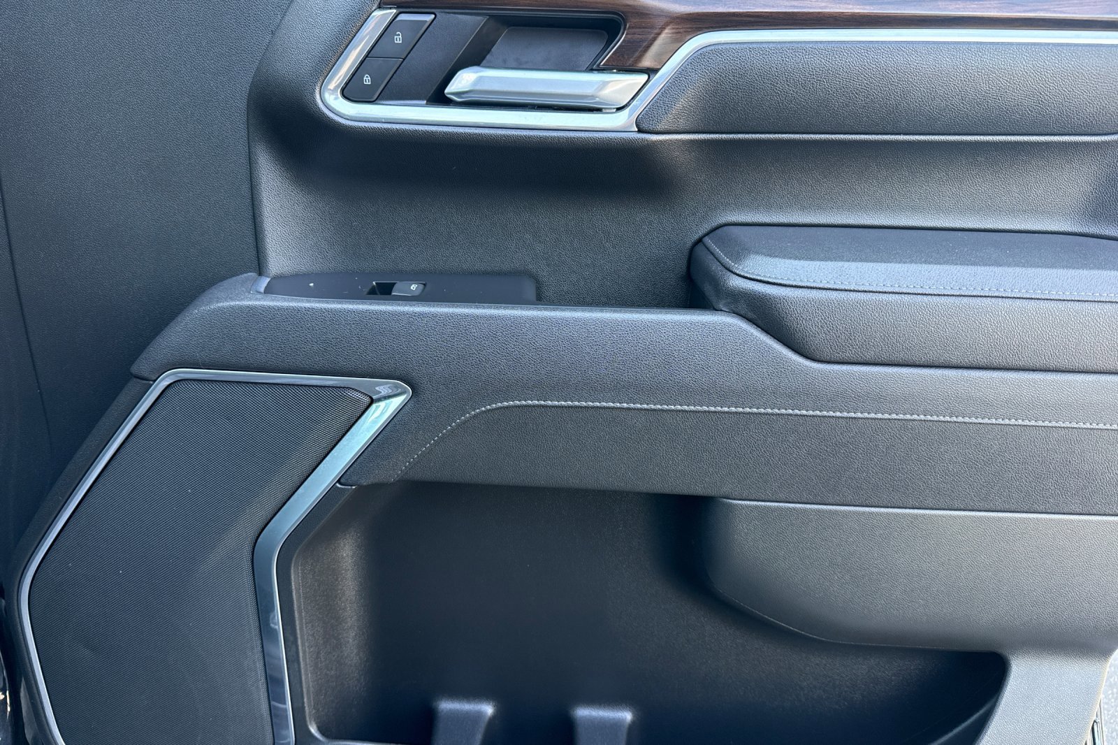 Used 2025 GMC Sierra 1500 SLT image 21