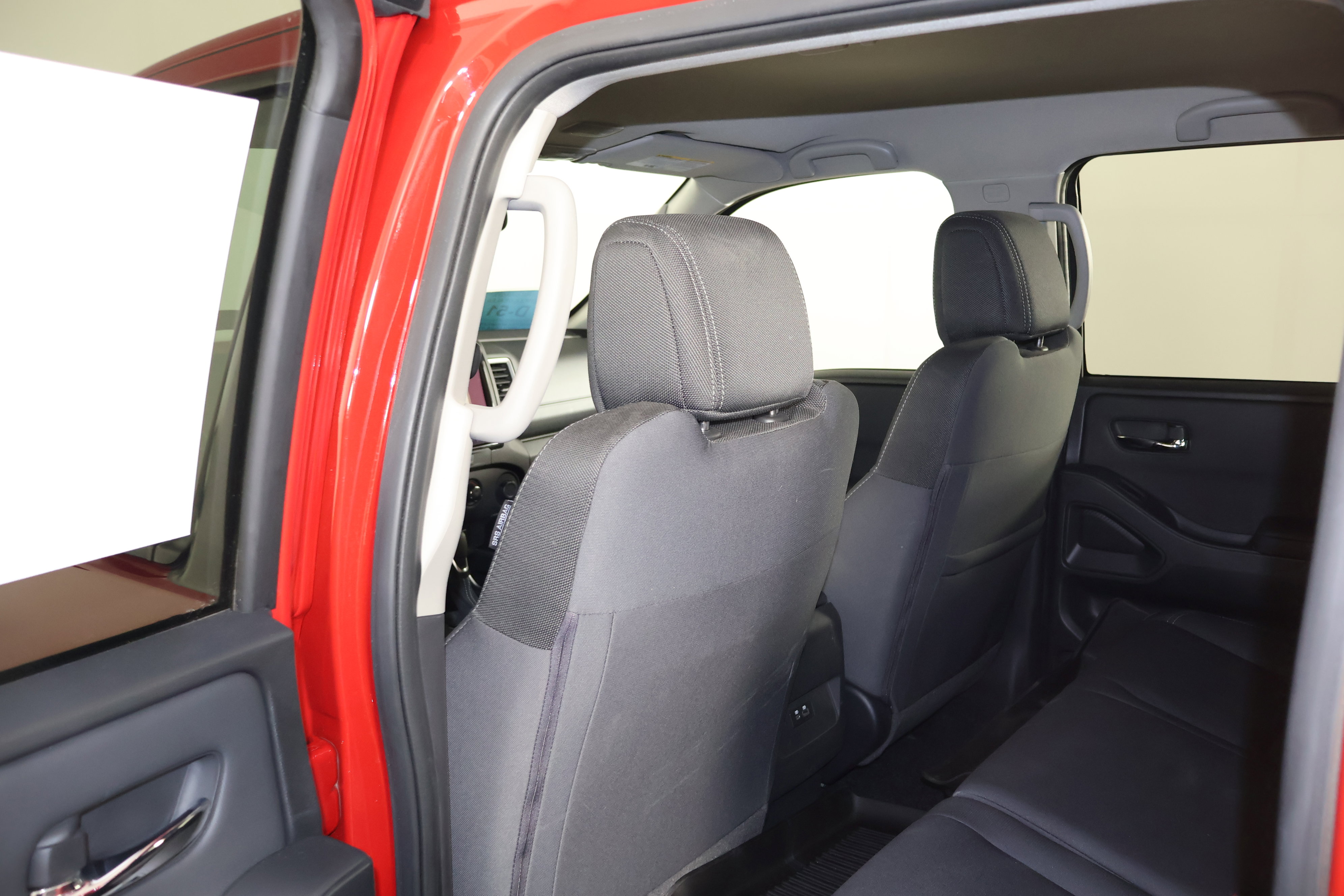 Used 2024 Nissan Frontier SV image 50