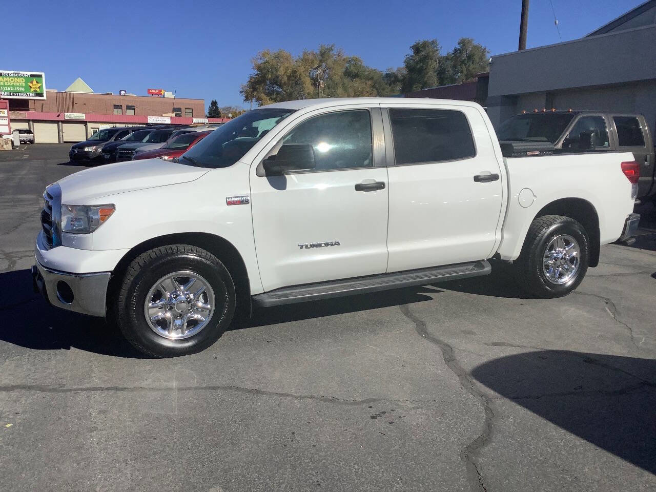 Used 2013 Toyota Tundra Grade 4x4 4dr CrewMax Cab Pick image 16