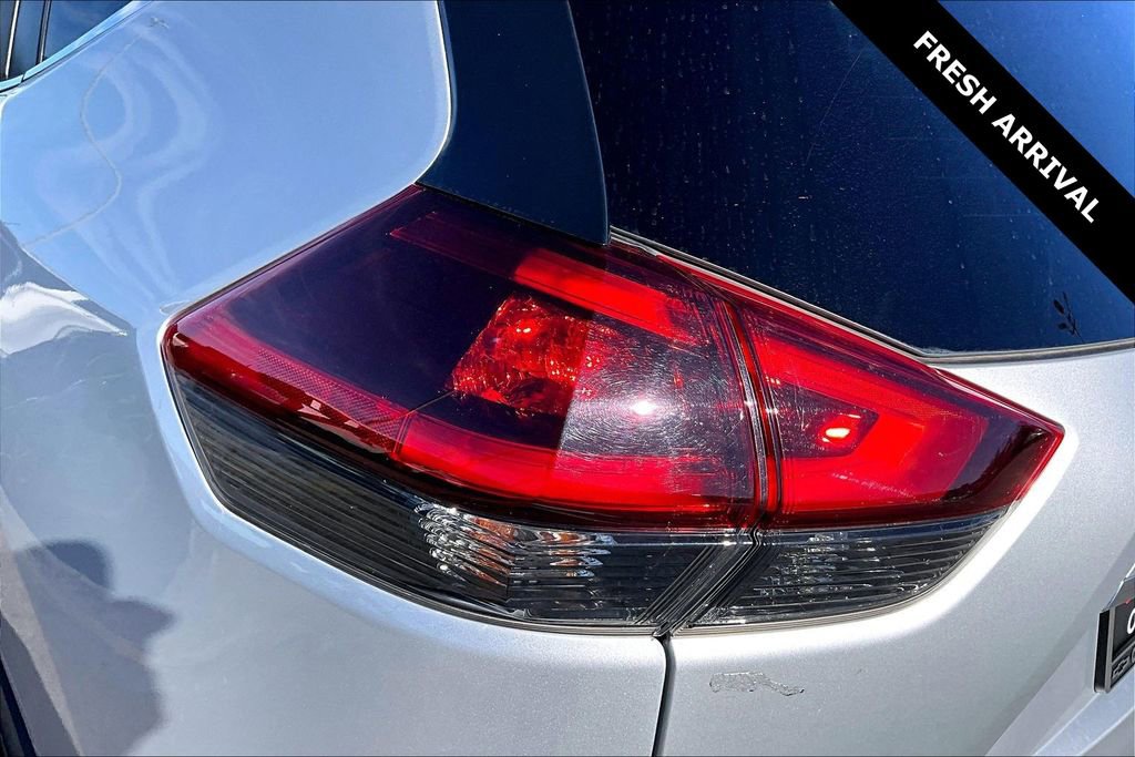 Used 2018 Nissan Rogue SL image 22