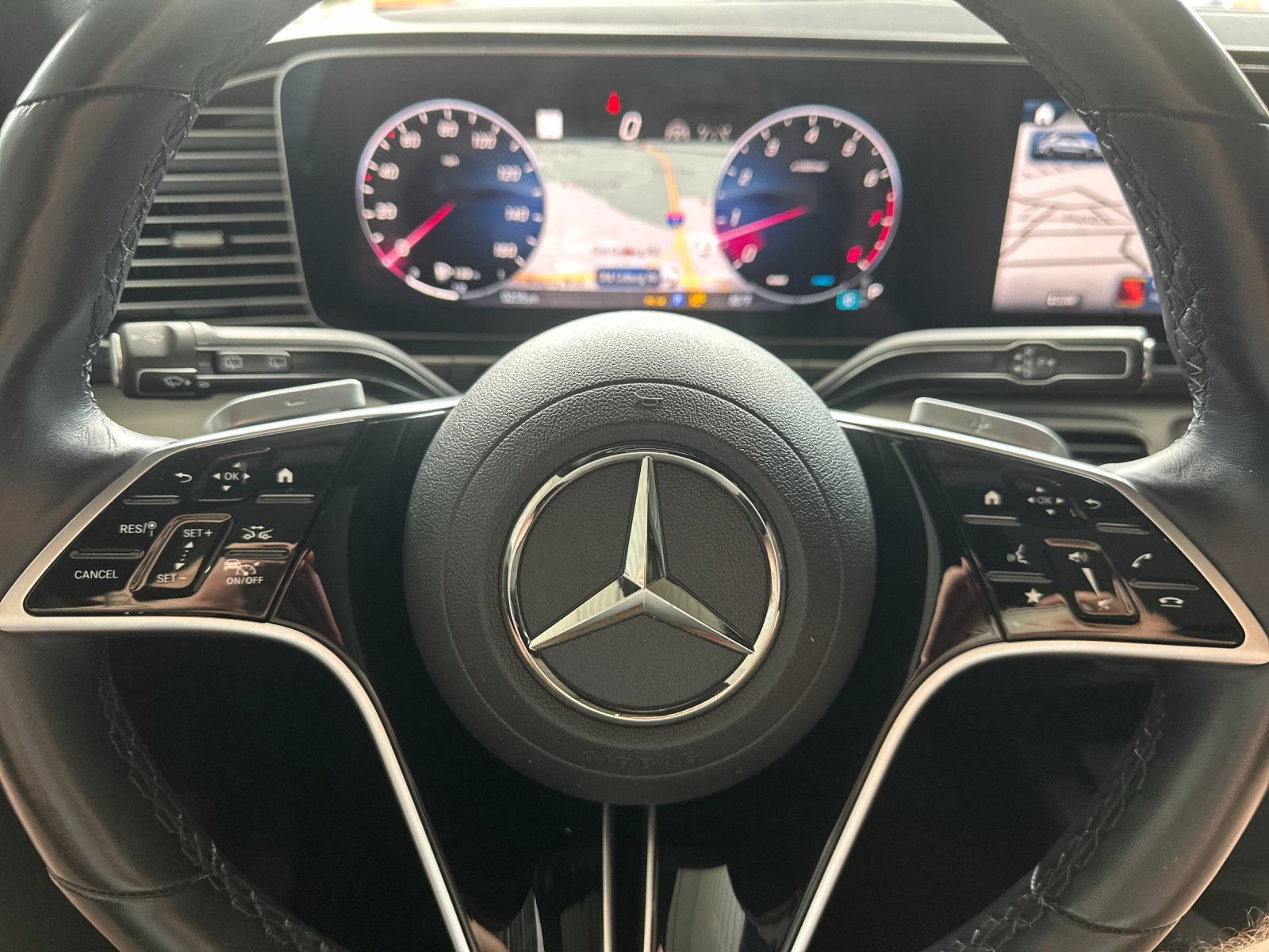 Used 2025 Mercedes-Benz GLE 350 4MATIC w/ Driver Assistance Package image 27
