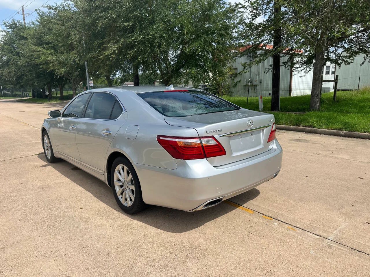 Used 2011 Lexus LS 460 L w/ Rear Seat Upgrade Pkg AWD/4WD image 5