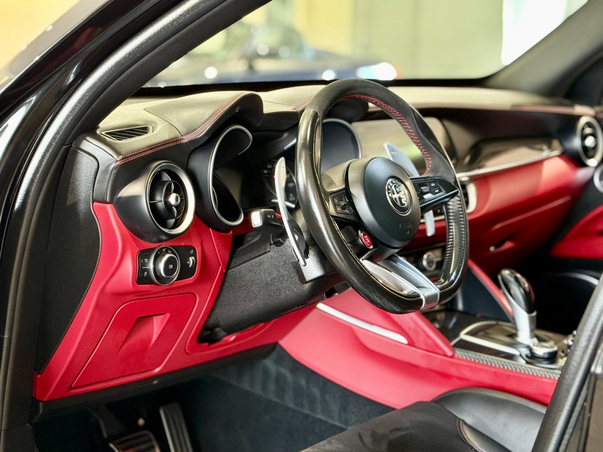 Used 2018 Alfa Romeo Stelvio Quadrifoglio w/ Driver Assist Dynamic Package AWD/4WD image 43