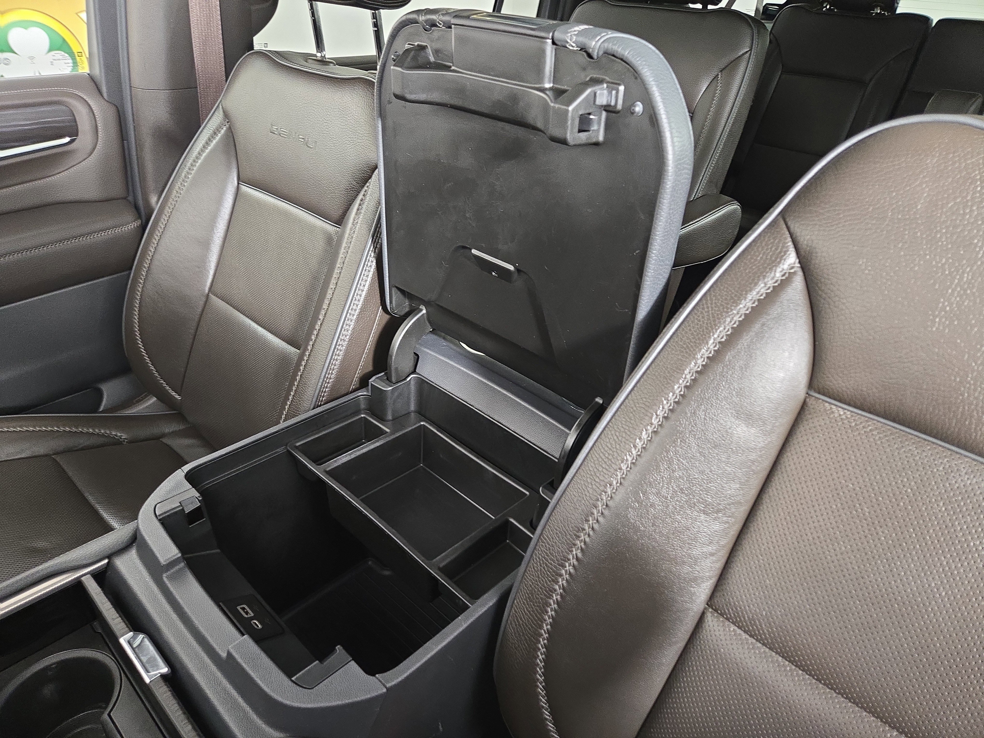 Used 2022 GMC Yukon XL Denali w/ Denali Premium Package image 30