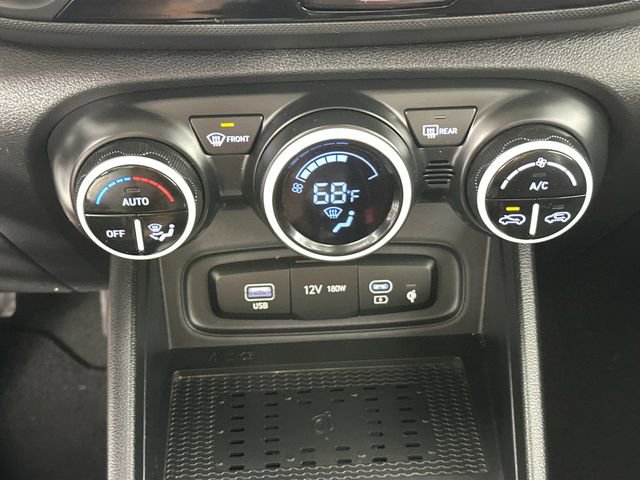 Used 2023 Hyundai Venue Limited image 14