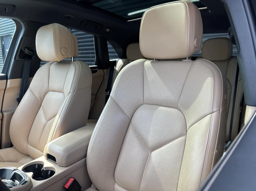 Certified 2023 Porsche Macan S AWD/4WD image 27