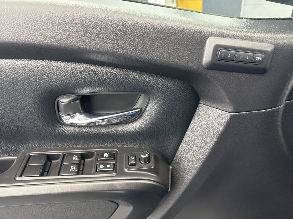 Used 2021 Nissan Titan PRO-4X w/ Pro-4x Convenience Package AWD/4WD image 28