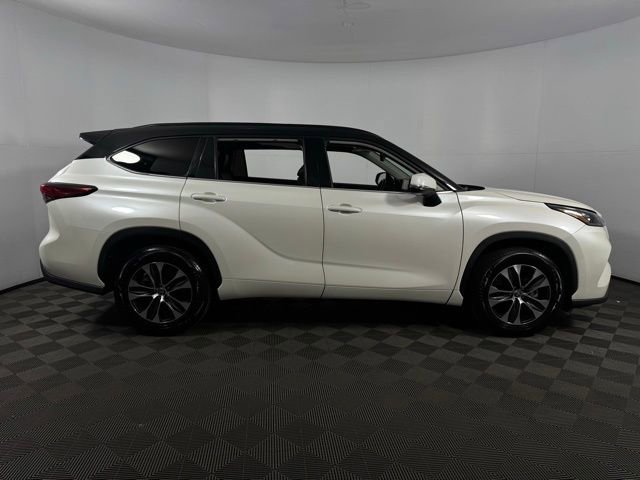 Used 2020 Toyota Highlander XLE image 10