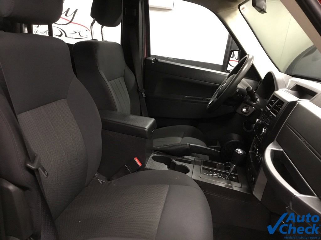 Used 2011 Jeep Liberty Sport image 32