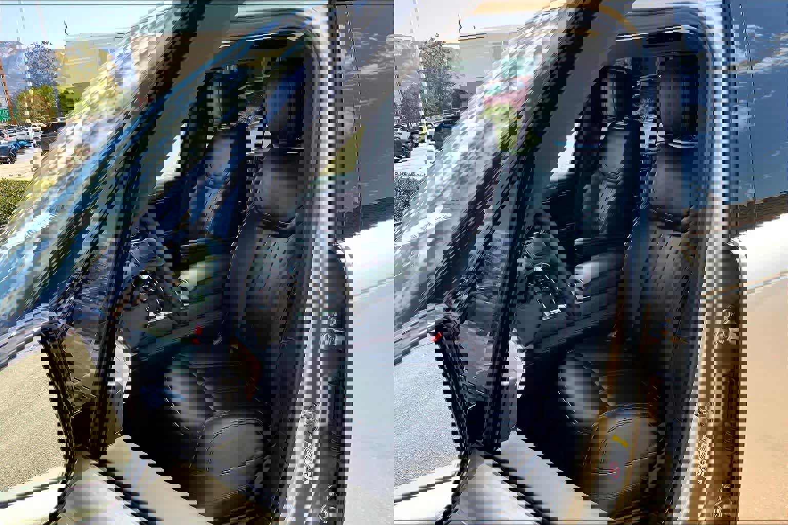 New 2025 Land Rover Range Rover SE image 9