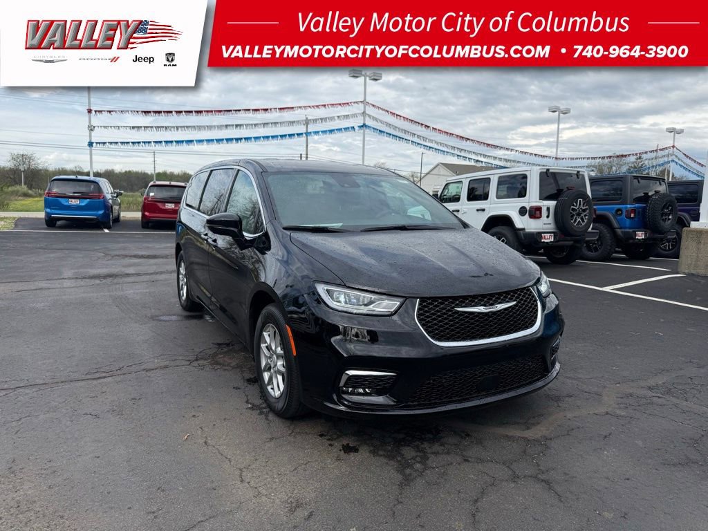 New 2026 Chrysler Pacifica Select