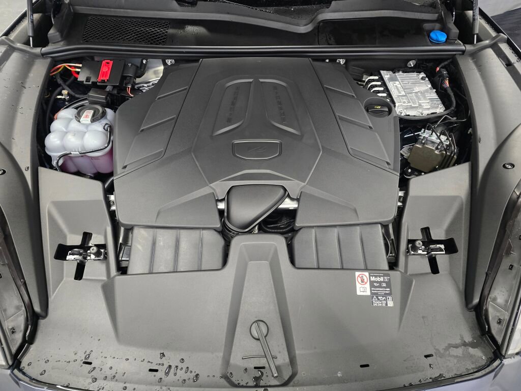 New 2026 Porsche Cayenne Coupe AWD/4WD image 11