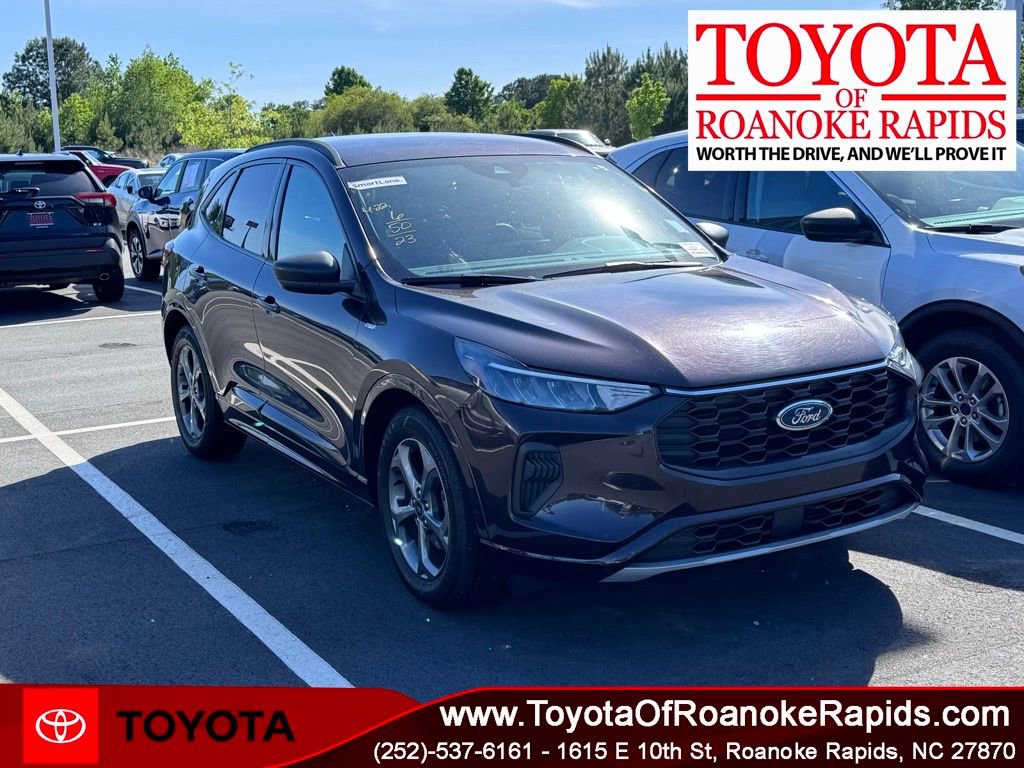 Used 2023 Ford Escape ST-Line w/ Tech Pack #1 FWD image 1