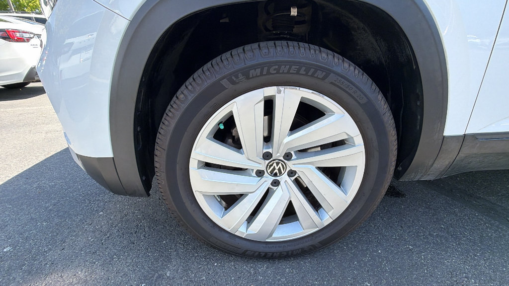 Used 2020 Volkswagen Atlas Cross Sport SE w/ Panoramic Sunroof Package FWD image 10