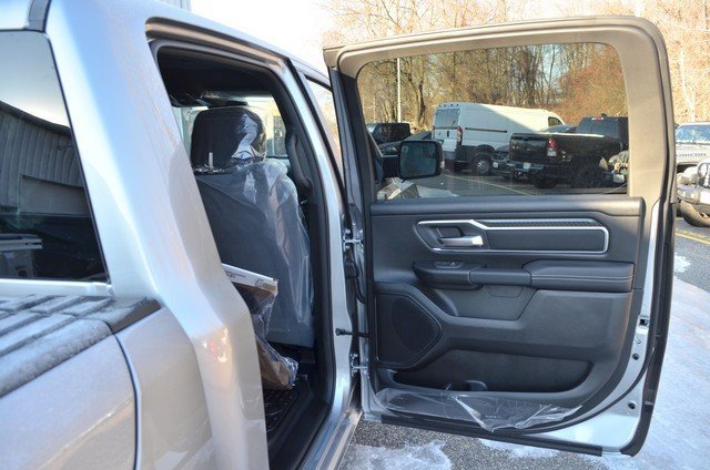 New 2026 RAM 1500 4x4 Crew Cab image 32