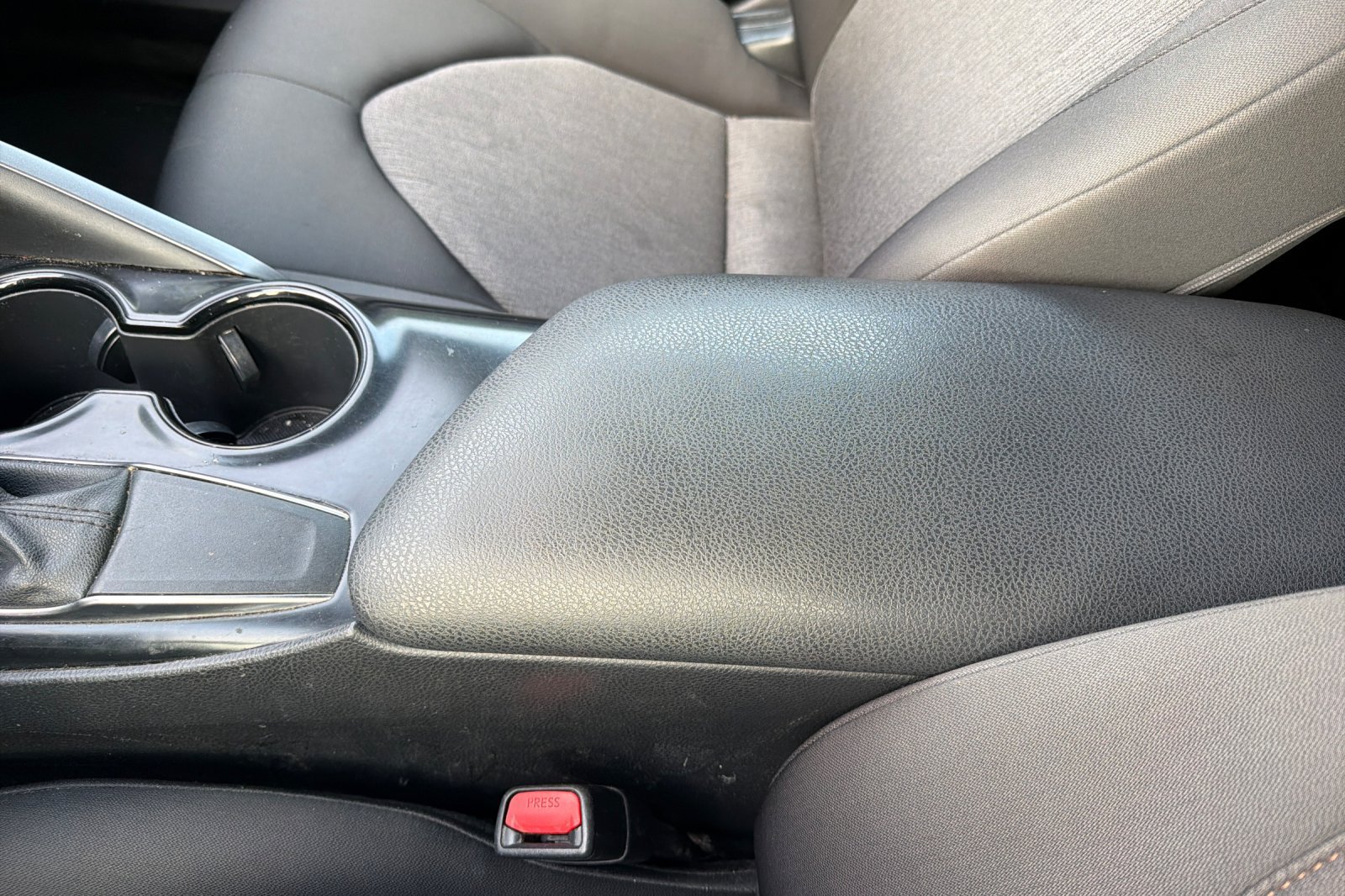 Used 2020 Toyota Camry LE w/ Carpet Mat Package FWD image 25