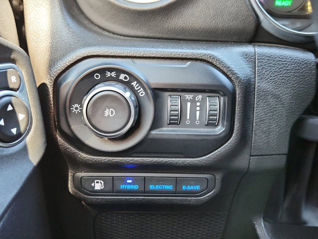 Used 2022 Jeep Wrangler Unlimited Rubicon 4xe w/ Cold Weather Group AWD/4WD image 30