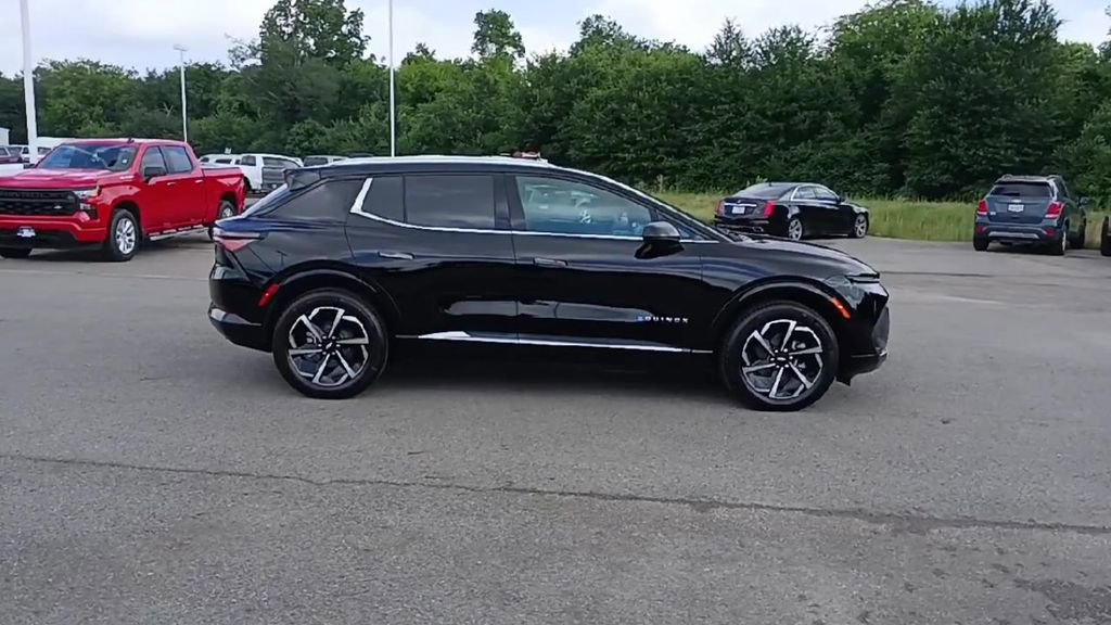 New 2025 Chevrolet Equinox EV LT image 9