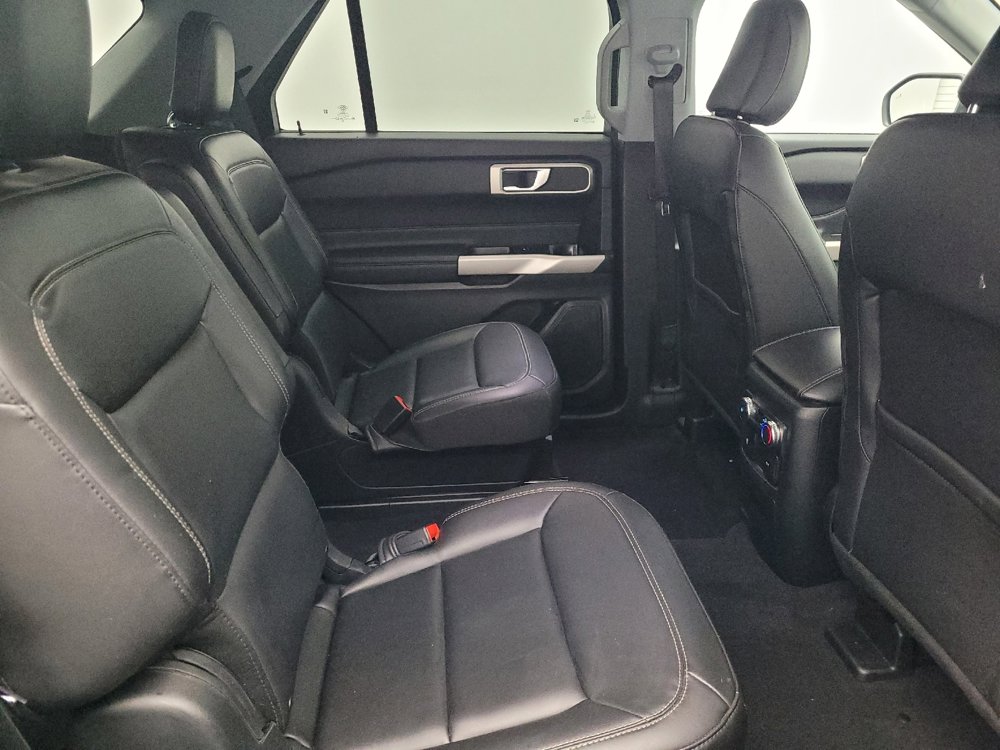 Used 2022 Ford Explorer XLT w/ Equipment Group 202A AWD/4WD image 19