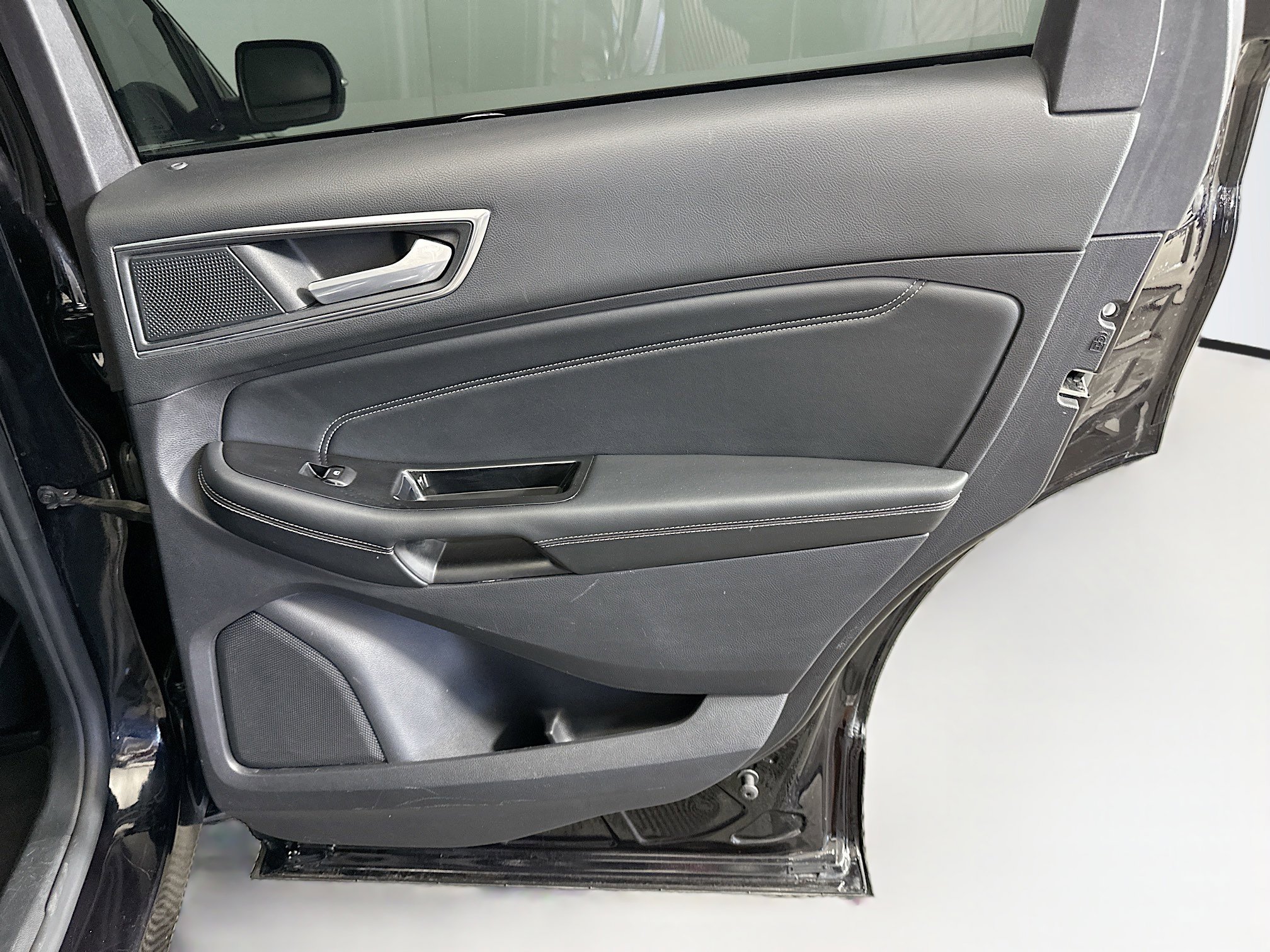 Used 2019 Ford Edge Titanium w/ Equipment Group 301A AWD/4WD image 32
