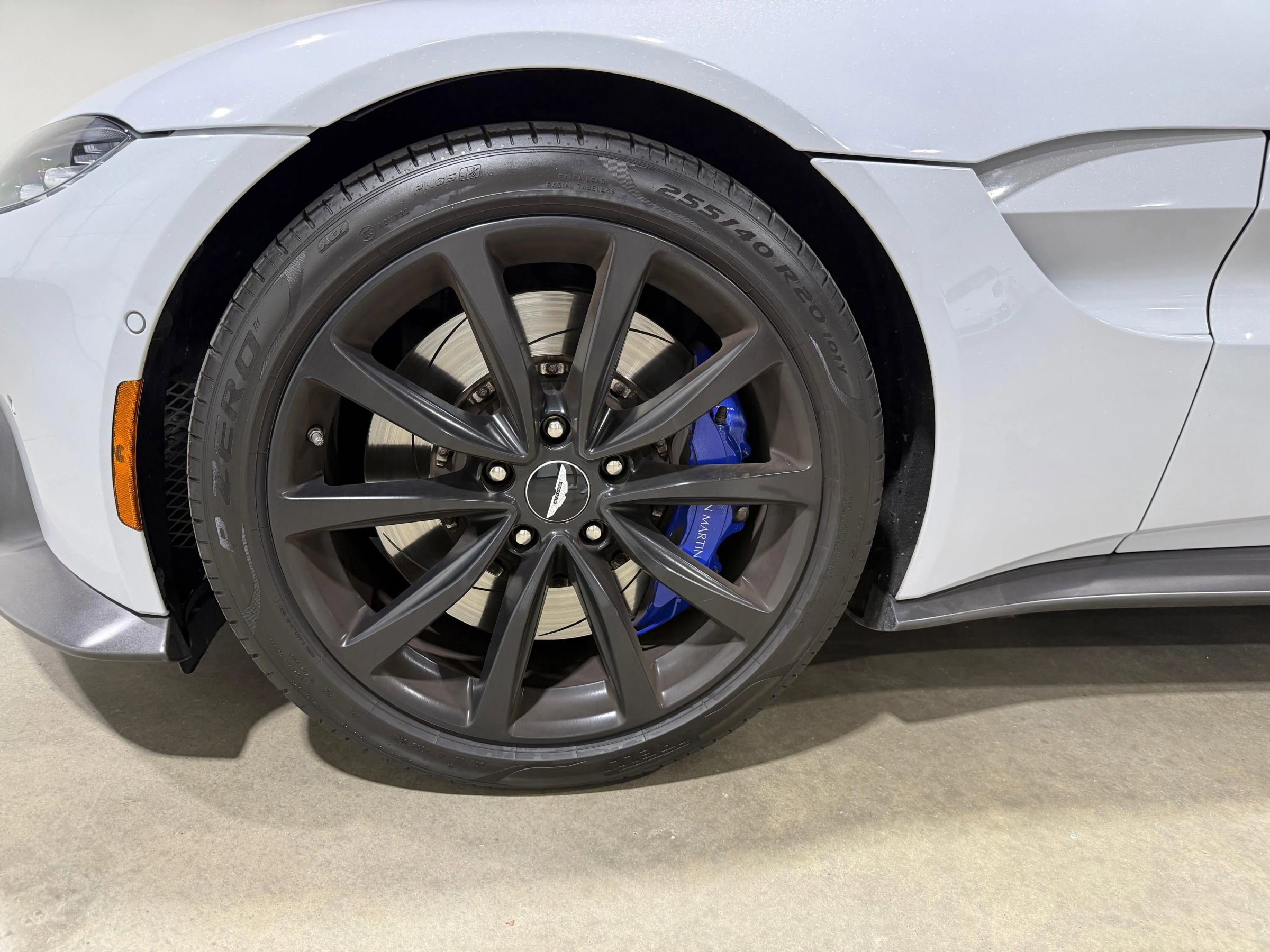 Used 2020 Aston Martin V8 Vantage Coupe image 36