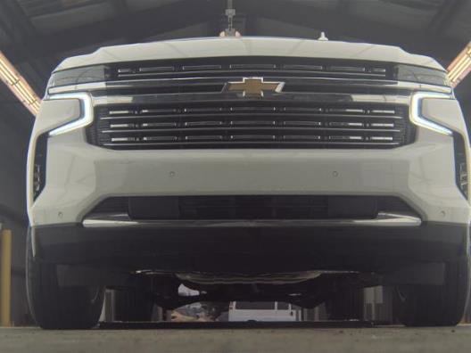 Used 2023 Chevrolet Suburban Premier image 2