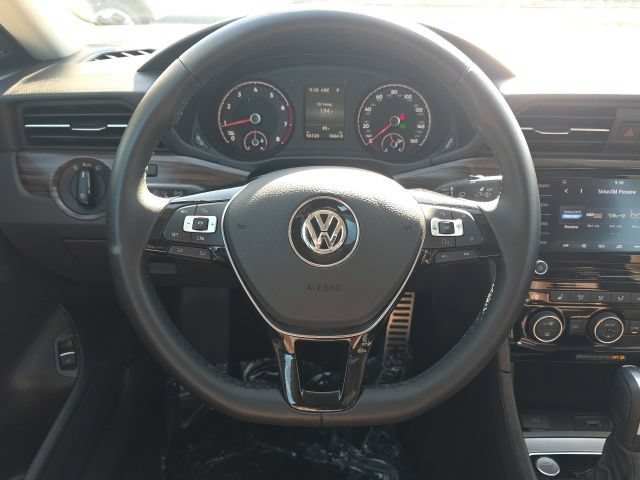 Used 2022 Volkswagen Passat 2.0T FWD image 12