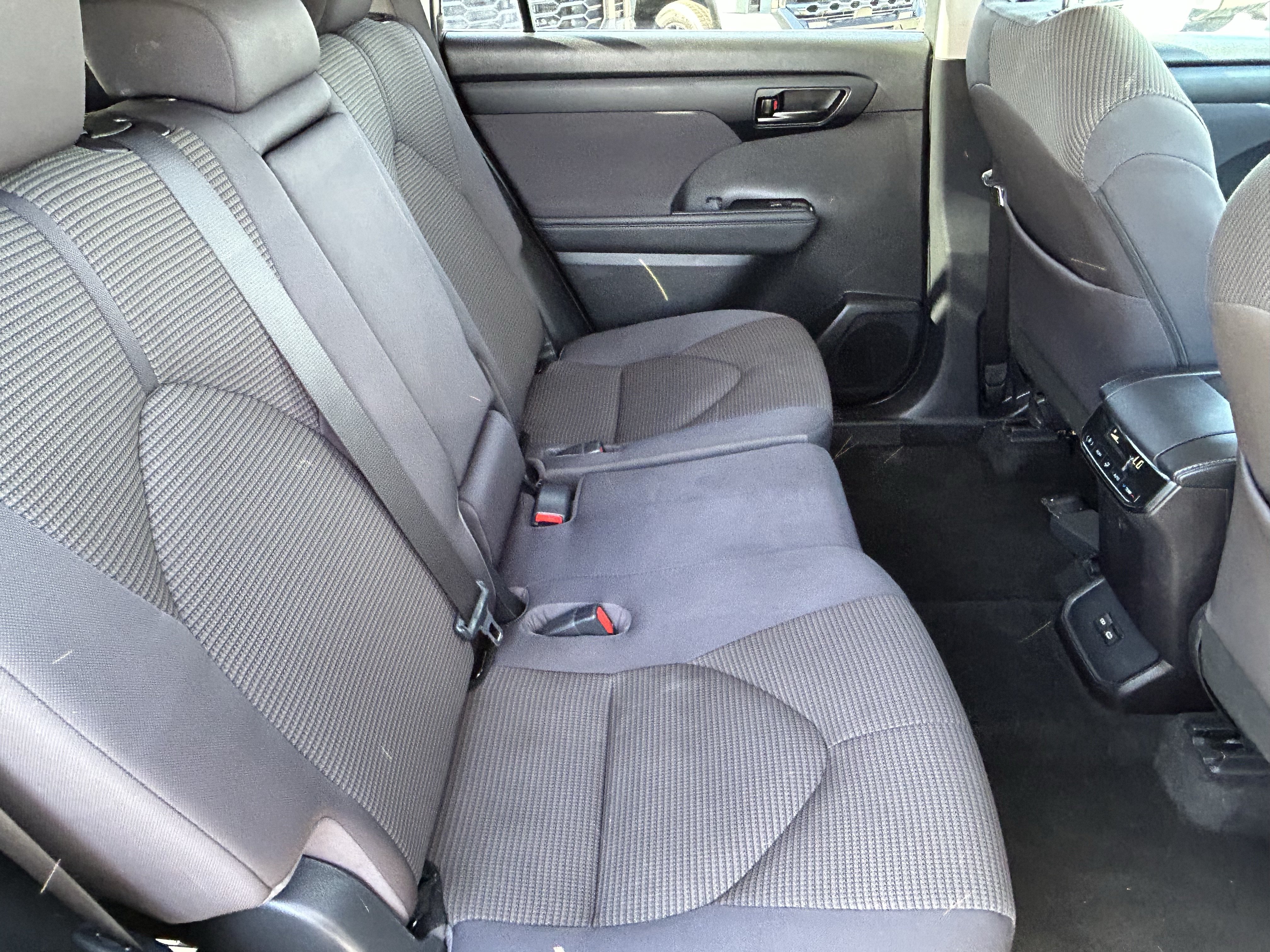 Certified 2023 Toyota Highlander LE FWD image 12