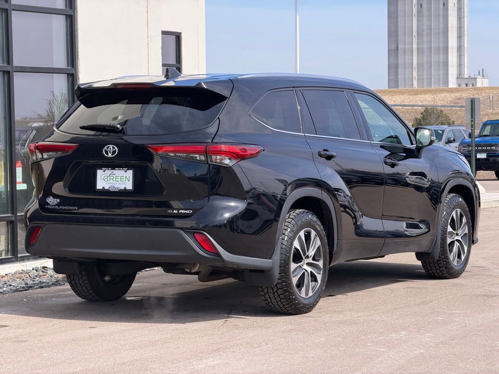 Used 2020 Toyota Highlander XLE image 5